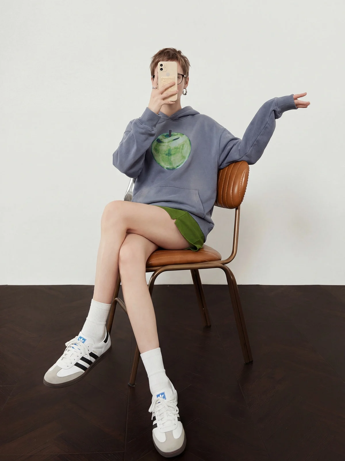 

Женская повседневная толстовка с капюшоном на флисовой подкладке, флуоресцентно-синяя, с длинными рукавами, свободного кроя, весна 2026, новинка, с принтом