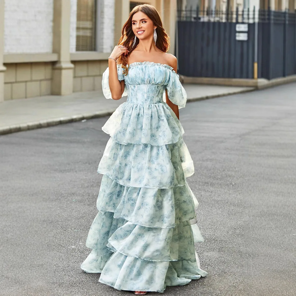 

Нежное платье в деревенском стиле с рукавами-фонариками, короткими рукавами, приталенное, с цветочным принтом, длинное