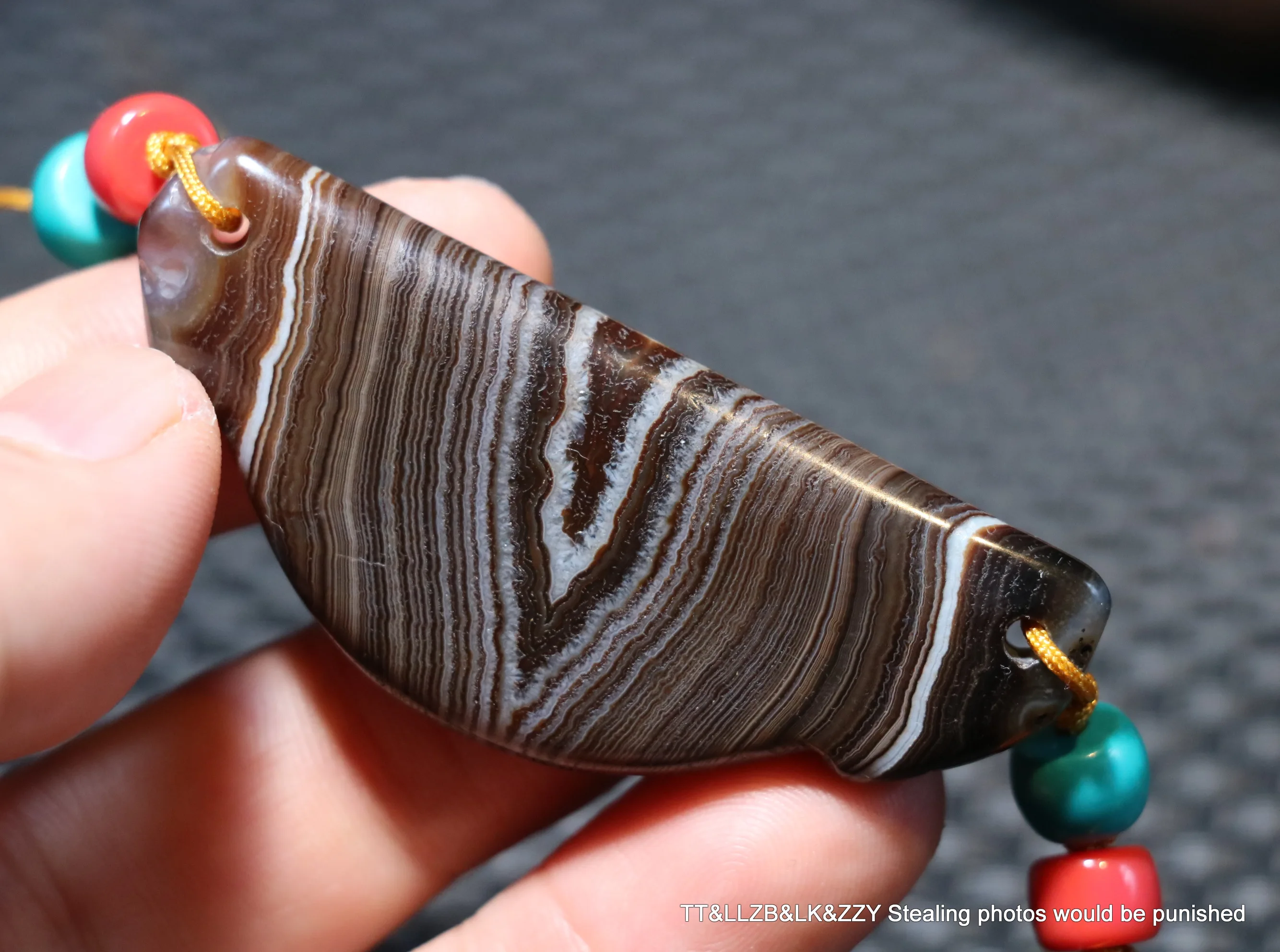 

Unique Style Magic Power Tibetan Agate Horn-shape Silkworm Lines Rich Symbol dZi Bead Pendant Amulet LKbrother Talisman UPS0826