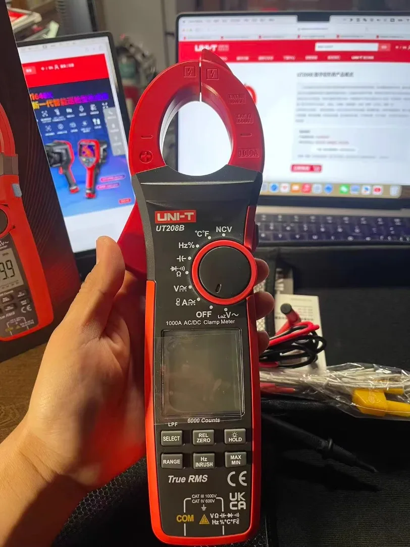1pc UNI-T UT208B 1000A True RMS Digital Clamp Meters with Auto Range *SY