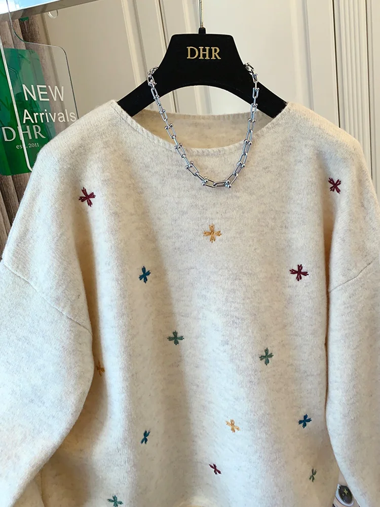 plus Size Knitted Sweater Women's Inner Wear Loose Fit Floral Embroidery Casual Style round Neck Pullover for Autumn Winter