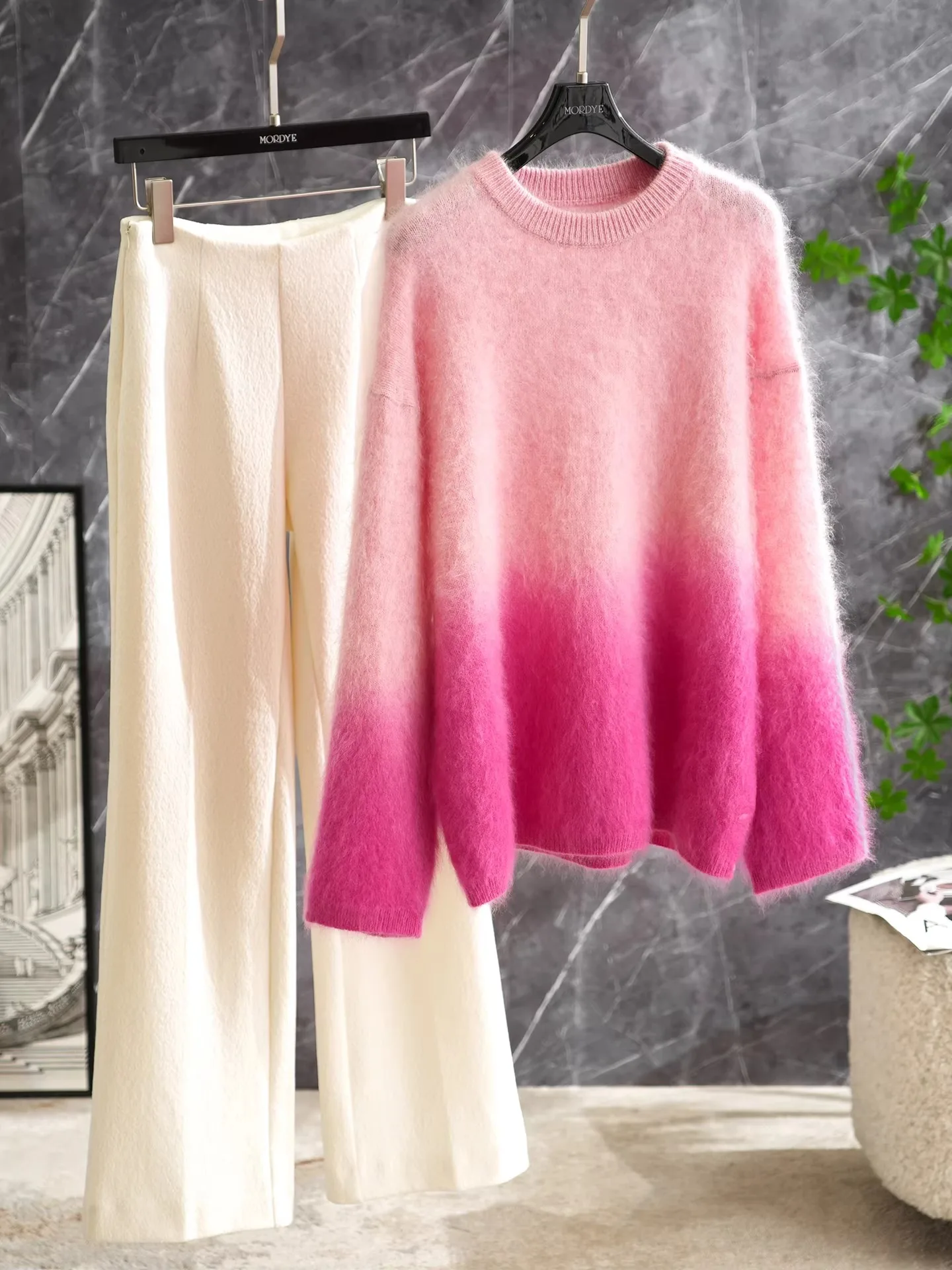 

100% чистая шерсть, мягкий и гладкий розовый вязаный свитер свободного кроя для женщин, элегантный, комфортный, с длинными рукавами и круглым вырезом.