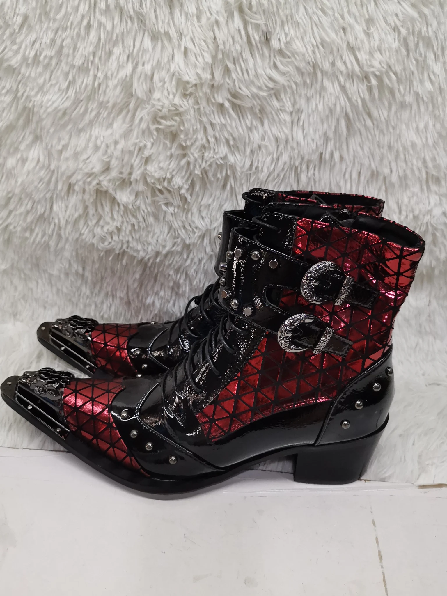 Botas Chelsea de colores mezclados para hombre, botas de charol con doble hebilla y cordones para hombre, zapatos de vestir de fiesta con remaches de tacón alto y punta de Metal