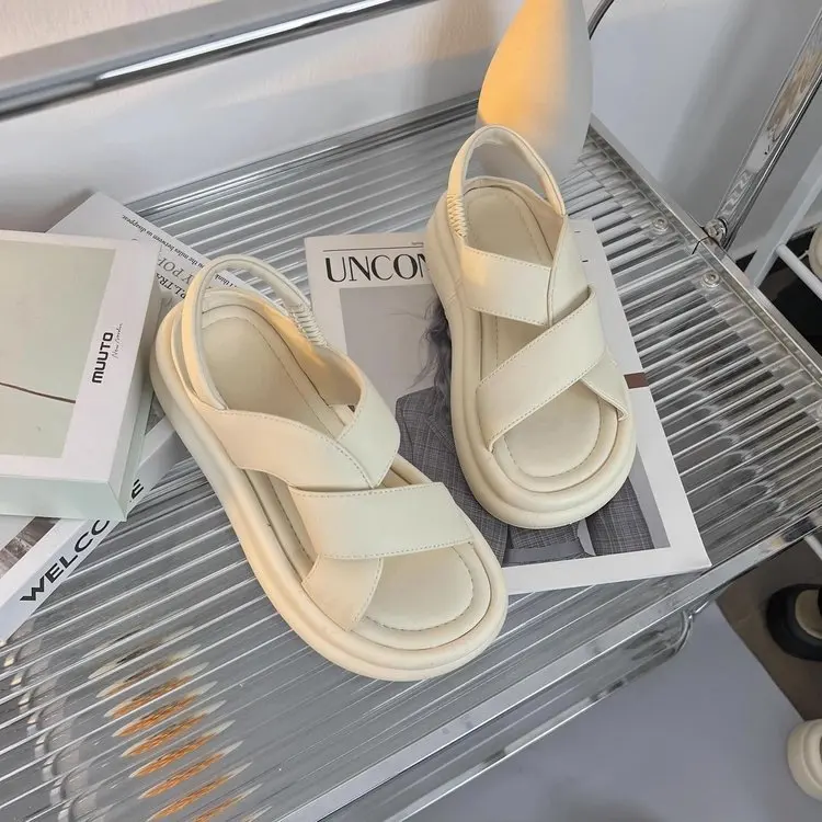 Bocca superficiale sandalo da spiaggia donna croce di lusso 2024 abito estivo femminile beige punta aperta scarpe da donna zoccoli con tacco comfort