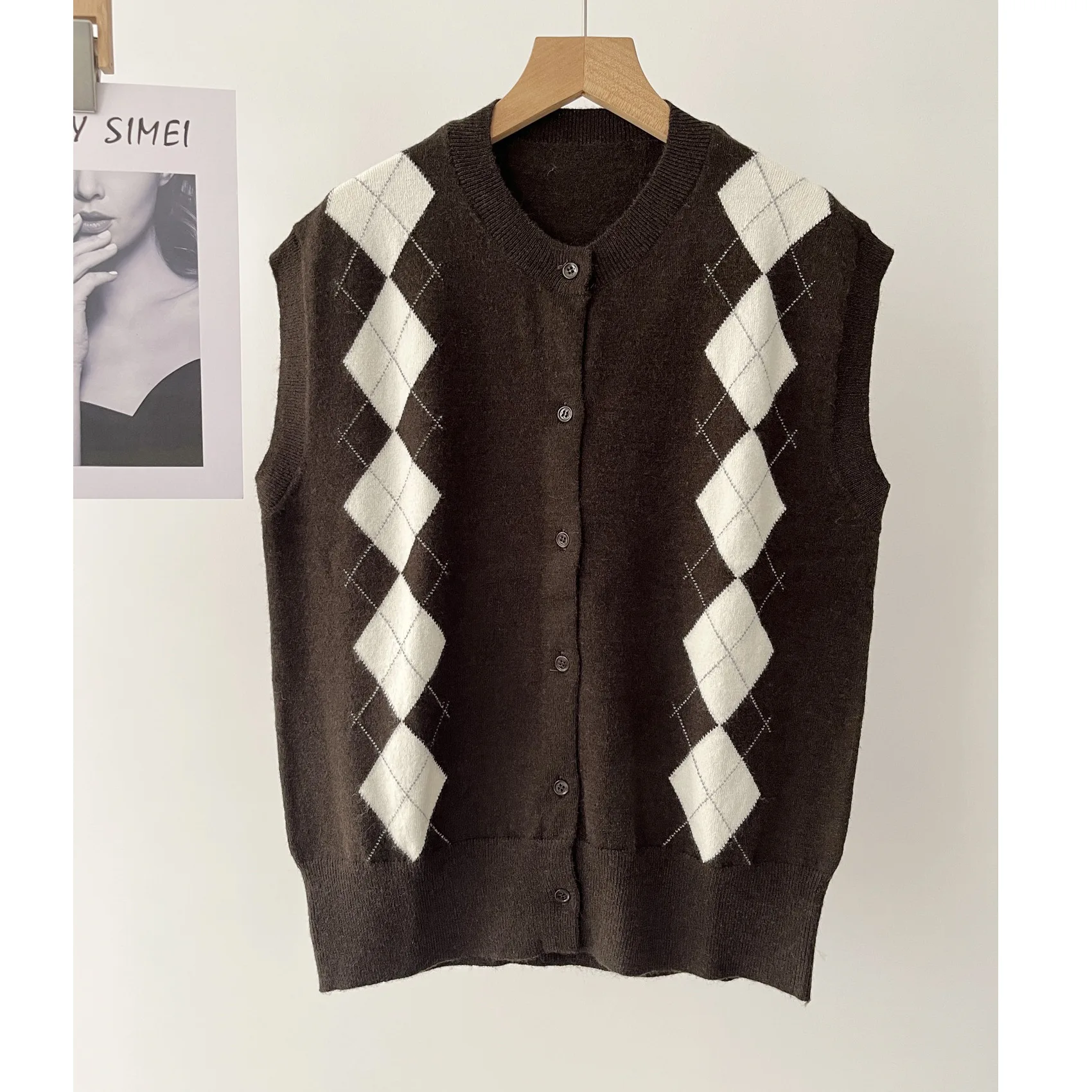 

Женский вязаный жилет без рукавов с круглым вырезом в клетку в американском стиле колледжа 16a-1485