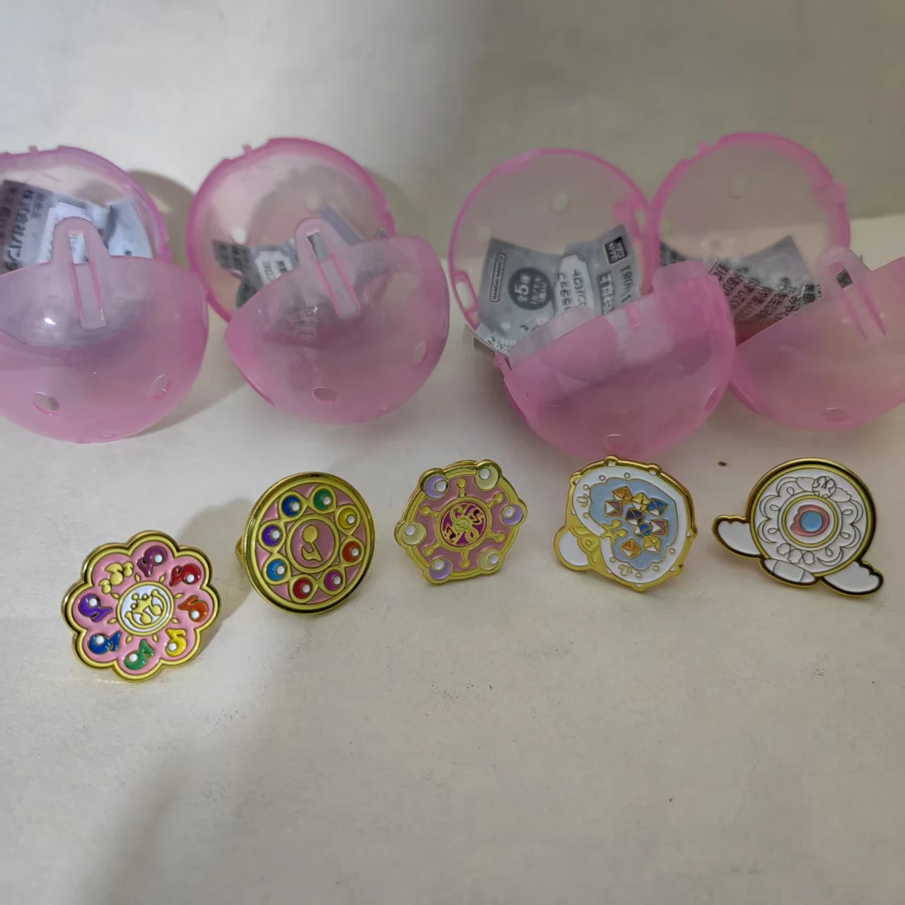 

Подлинная фигурка маленькой ведьмы DOREMI в форме кольца Gacha Magic Prop Conversion Toy