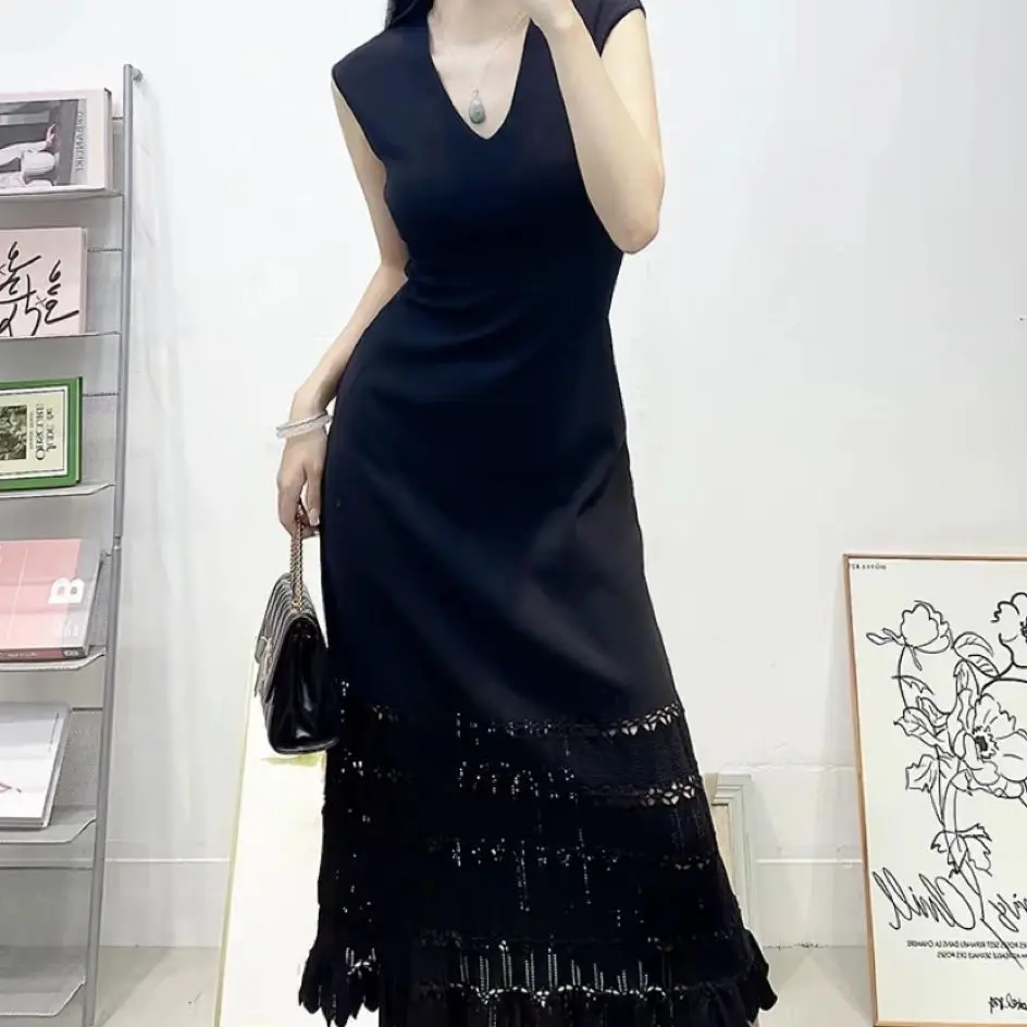 Letnia kolekcja 2024: Damska, dopasowana, dzianinowa bluzka z dekoltem w serek, wysokim stanem, wyszczuplająca, elegancka, z cienkiego włókna jedwabiu chińskiego.