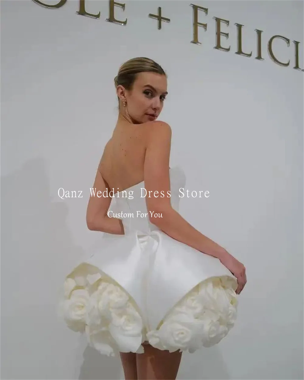 Qanz Modern 2024 White Ball Gowns 3D Handmade Flowers Short Wedding Dress Fluffy Mini Backless Lady Cocktail Dress Customized