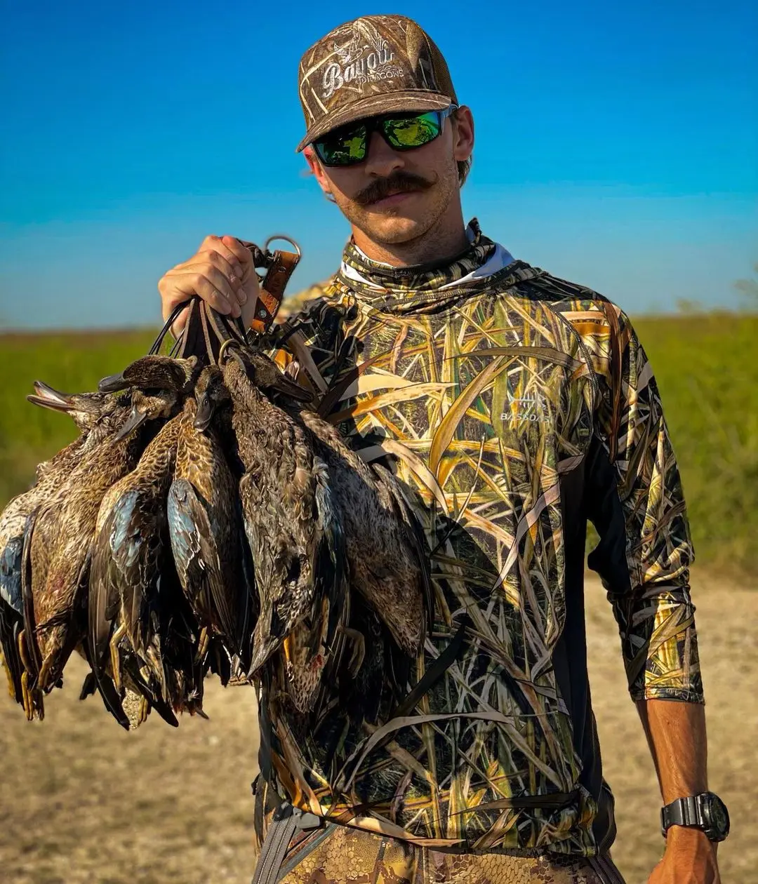Bassdash Men's Long Sleeve Hunting Shirt UPF 50+ with Mask Camo Fishing Hoodie for Outdoor Activities