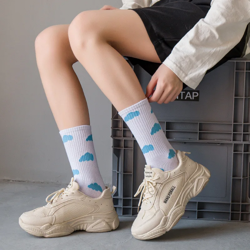 Socks Female Sky Blue Small Fresh White Cloud Student Sports Tide Socks Female Couple Hip-hop Skateboard Socks