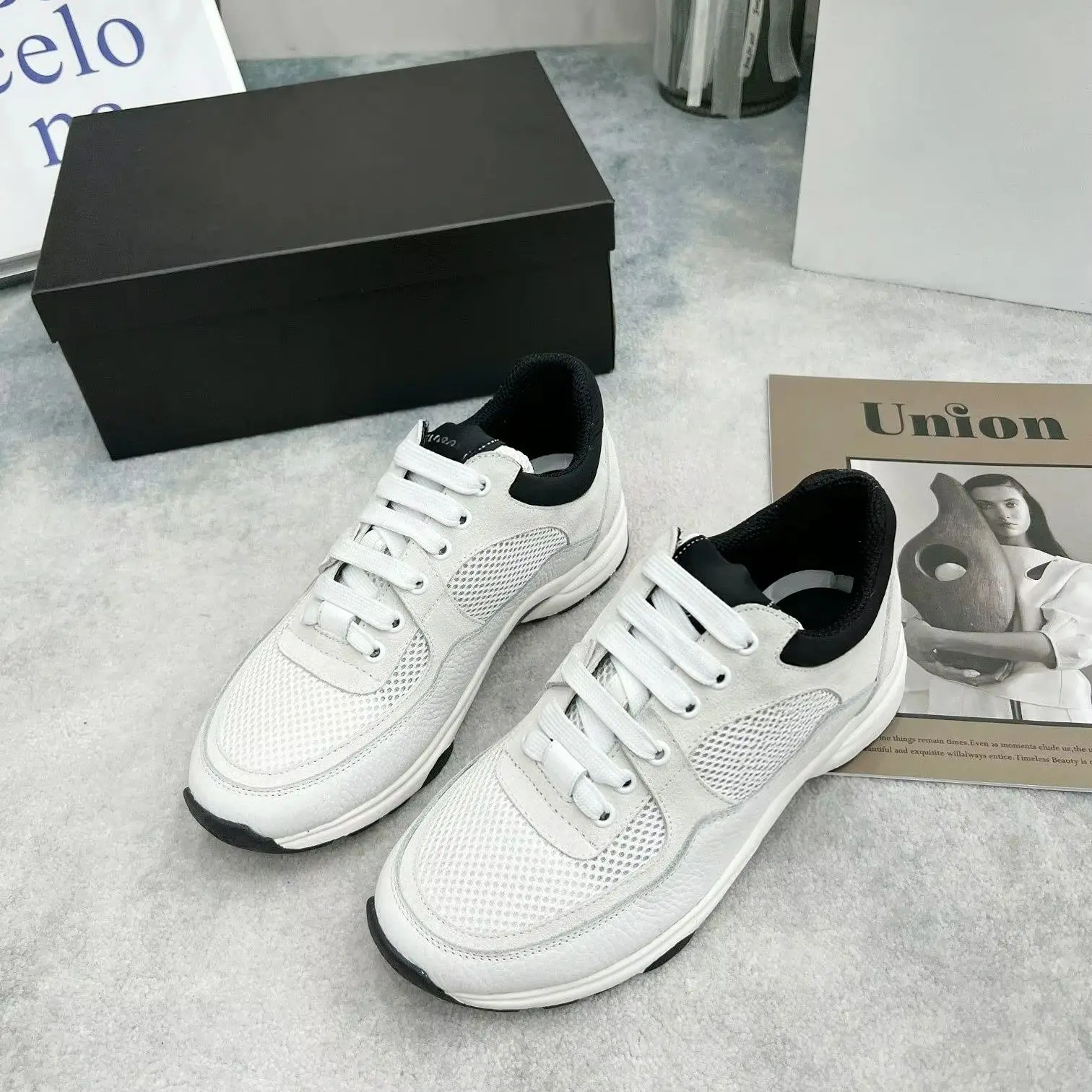 Sneakers Bianche e Nere in Rete con Inserti in Camoscio, Allacciatura, Suola Spessa, Traspiranti, Scarpe Casual da Passeggio