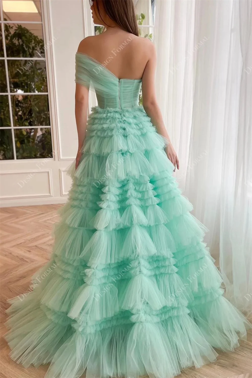 Tokyo Customized Green One Shoulder Wedding Dresses Sleeveless Back Zip Bridal Gowns 2025 Cascading Ruffle A-Line Wedding Gowns
