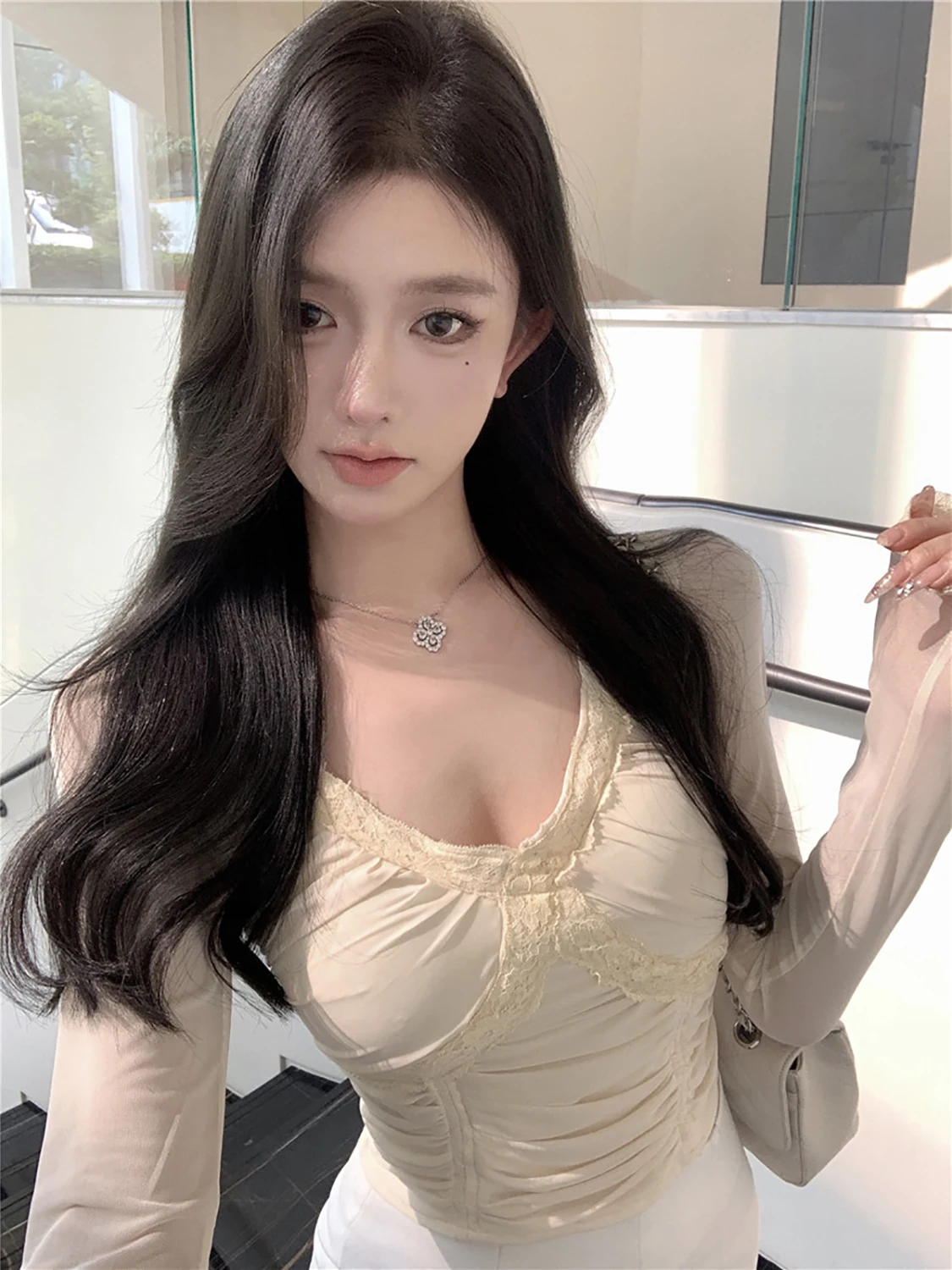 Low Cut V Ne Lace B…