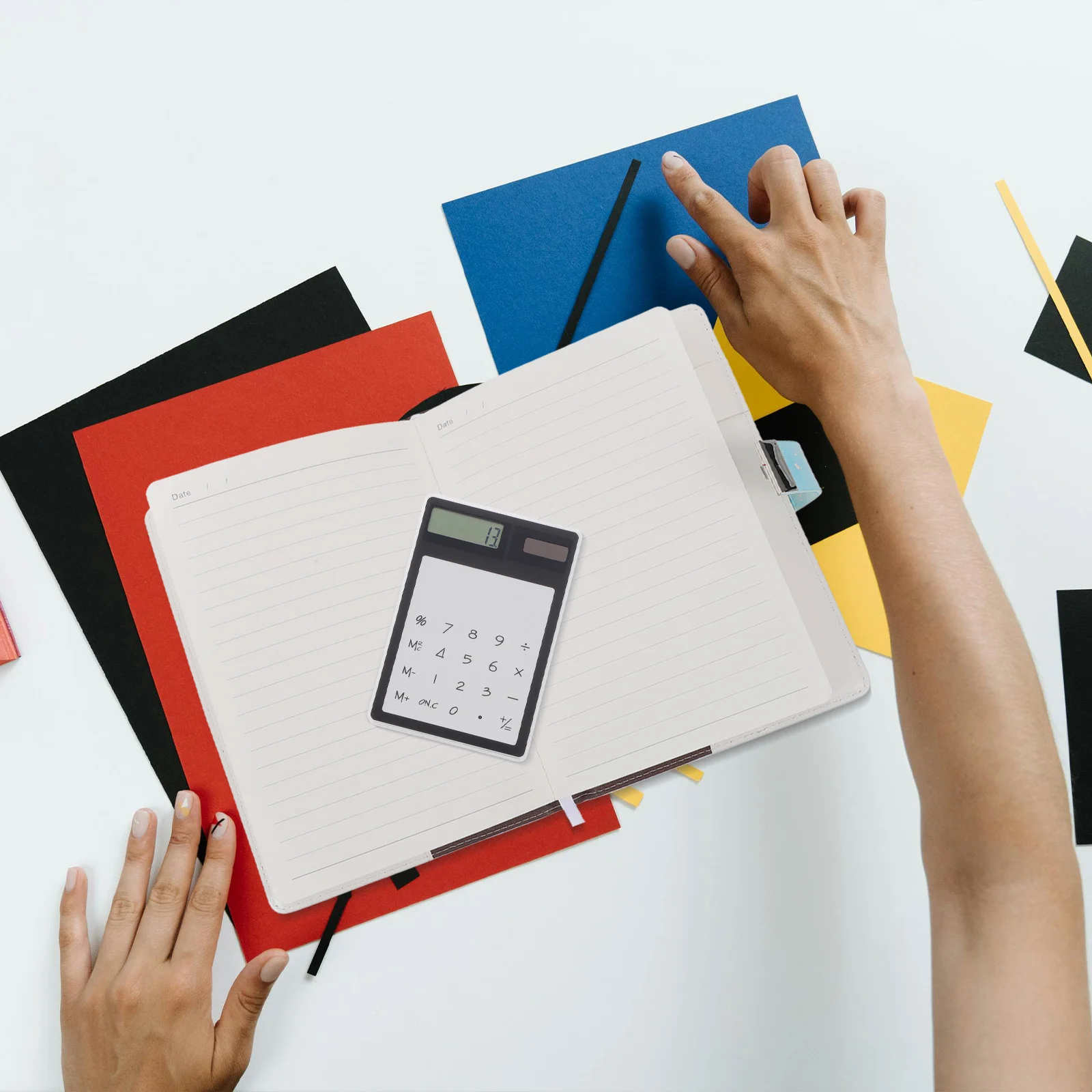 آلة حاسبة مدمجة تعمل بالطاقة الشمسية مكونة من 8 أرقام بتصميم لوحة اللمس خفيفة الوزن ومحمولة للاستخدامات المختلفة