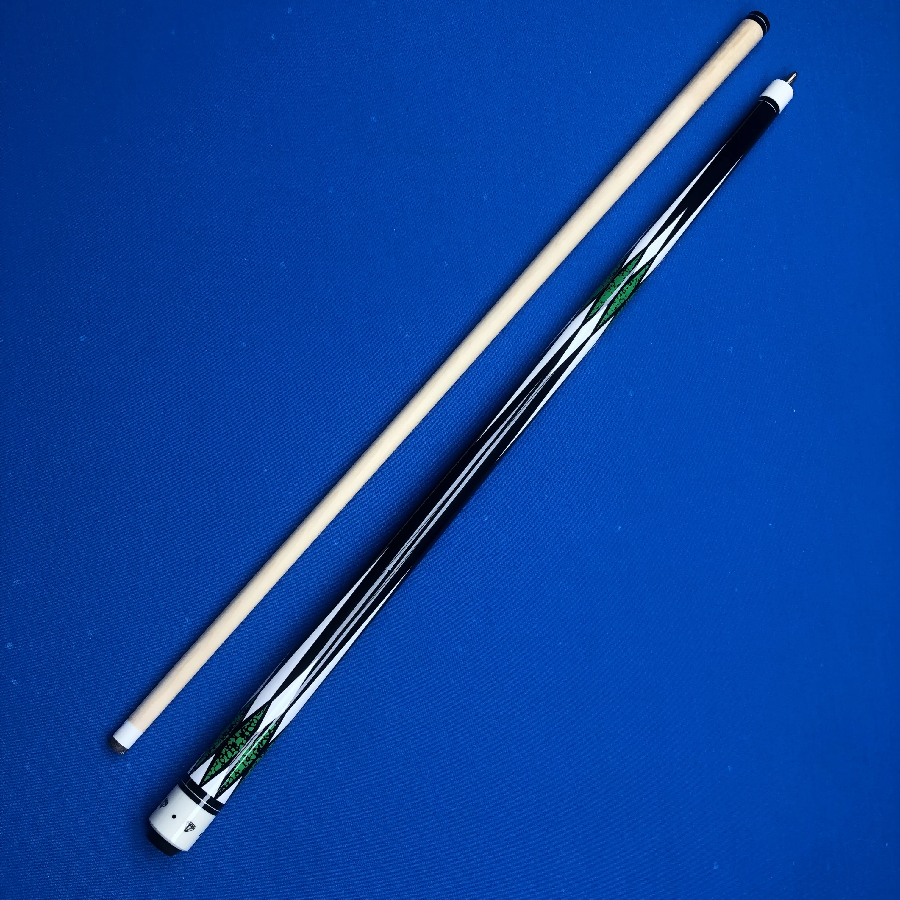 High-Performance 9-Ball Pool Cue: 12.5mm Maple Shaft & Quick-Release Joint | Exquisite Pattern