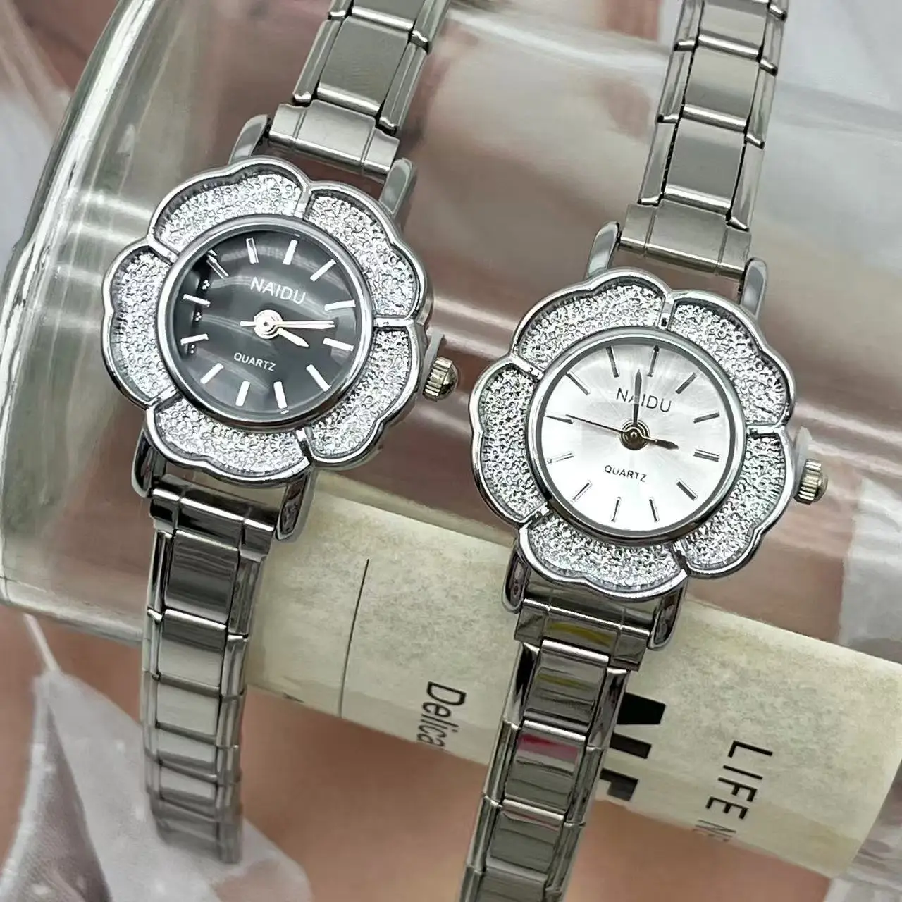 

Роскошные кварцевые часы с инкрустацией цирконием и цветком для женщин, ремешок из нержавеющей стали, шикарный дизайн, подарок на день рождения, женские аксессуары