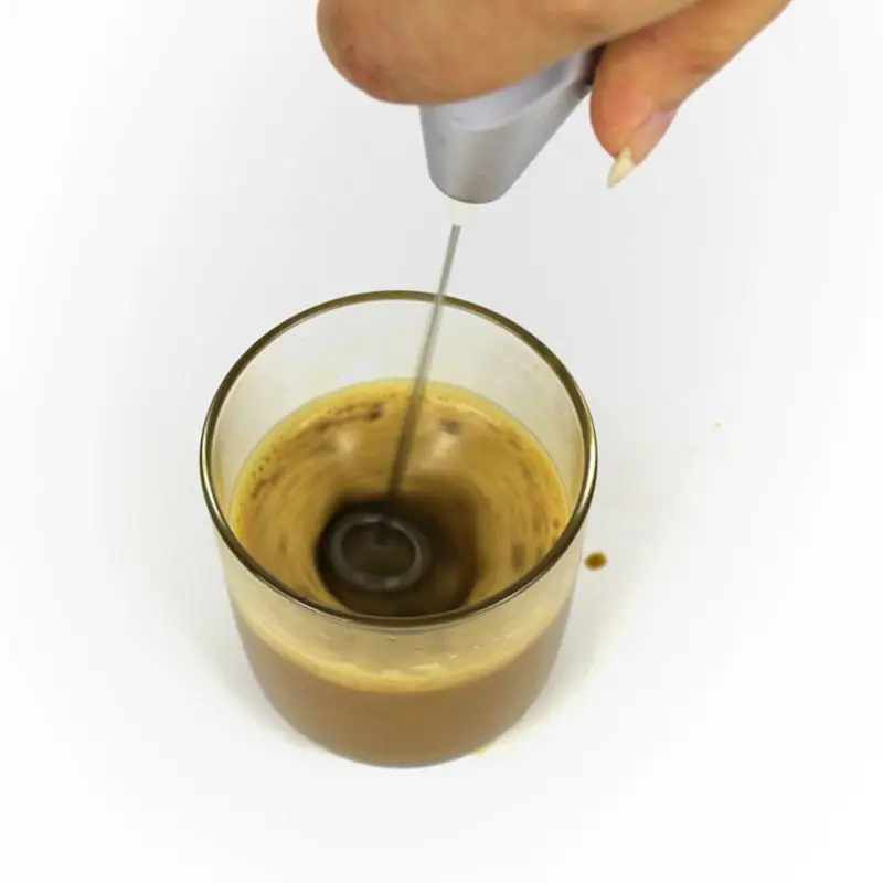 Mélangeur boisson électrique mélangeur mousse main mousseur lait tenu dans main pour le café Matcha directe