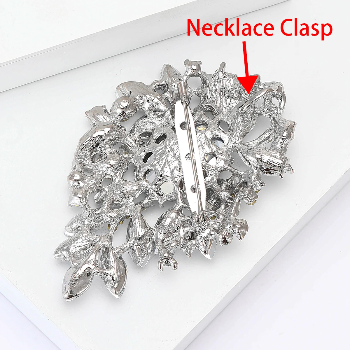 Beaut&Berry Luxury Shiny Crystal Glass Brooches for Women Rhinestone Pins Friends Party Gifts Banquet Jewellery Accessories