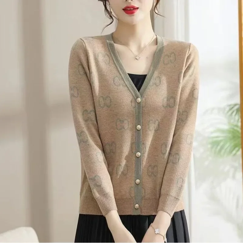 Spring and Autumn Women\'s V-neck Button Jacquard Colored Loose Fit Long Sleeve Sweater Knitted Bottom Casual and Elegant Tops