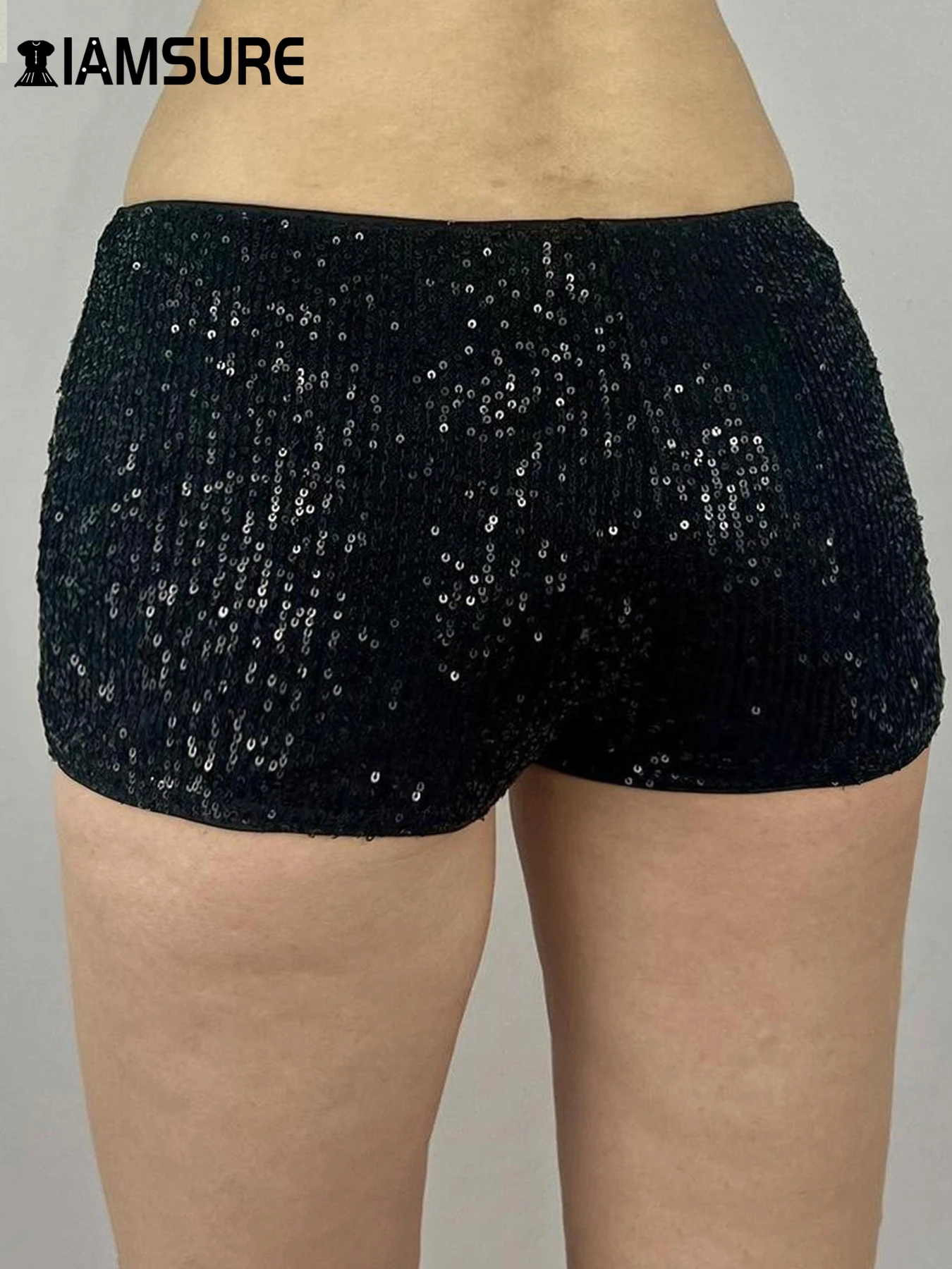 IAMSURE Sexy Sparkle Glitter Pailletten Shorts Clubwear Schlank Low-Taille Super Mini Shorts Frauen 2024 Mode Streetwear Damen