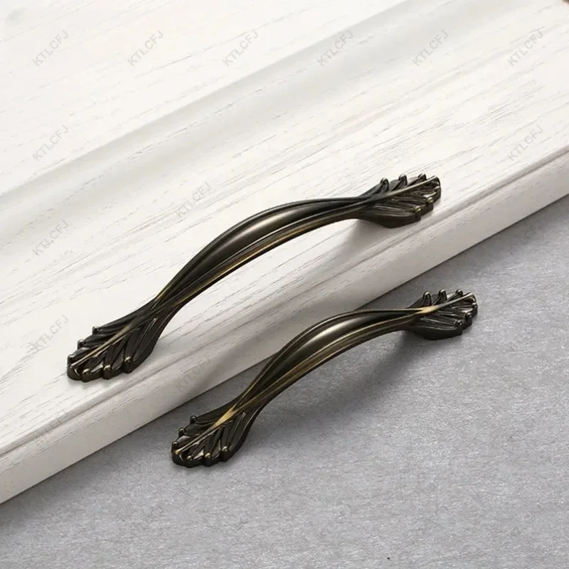 European Style Cabinet Door Amber Handle Modern Minimalist Wardrobe Shoe Cabinet Drawer Handle Kitchen Cabinet Furniture Handle