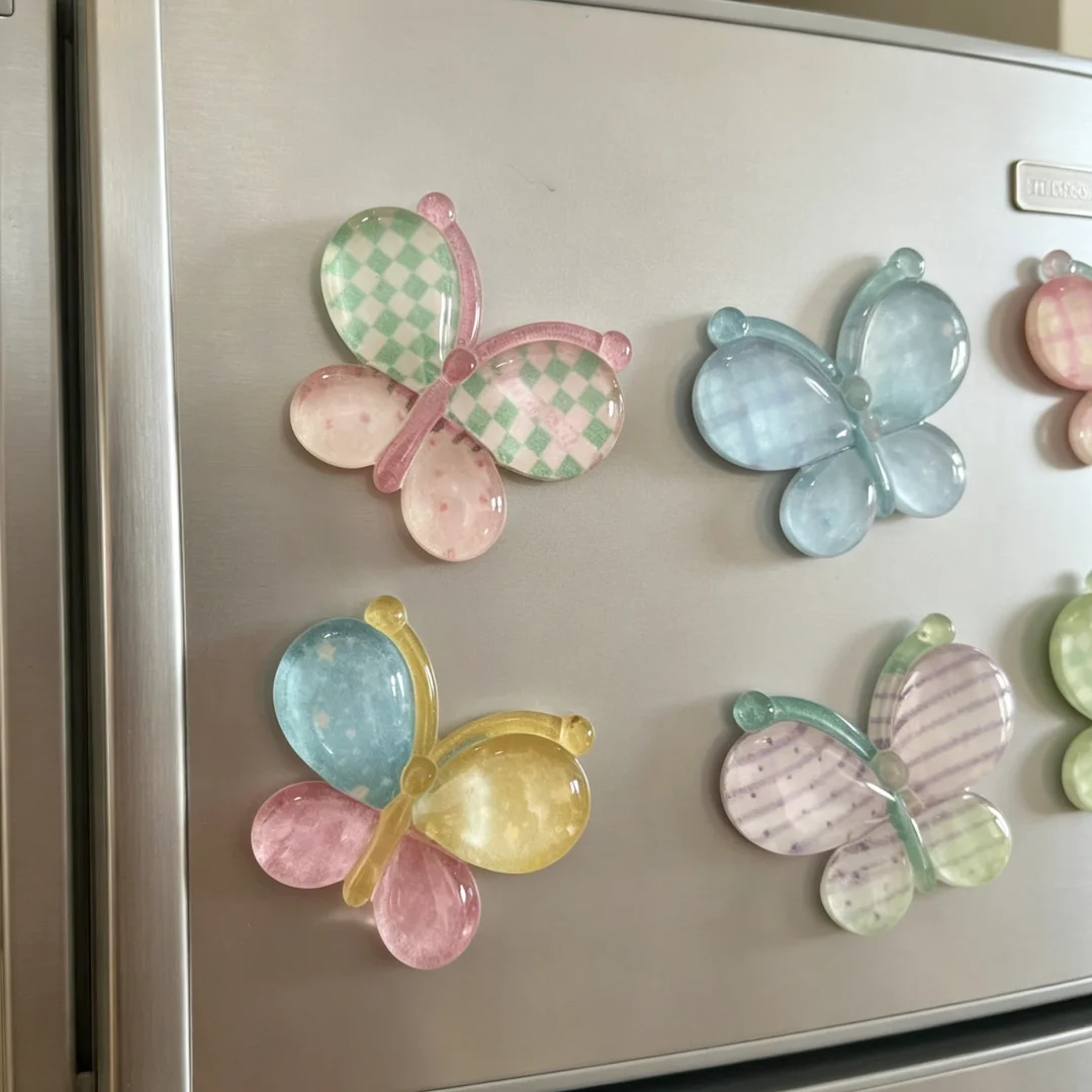 4Pcs Creative Colorful Bowknot Butterflies and Polka Dot Butterflies, Resin Fridge Magnets Suitable for Decorating Refrigerators, Storage Cabinets, Office Whiteboards, Resin Fridge Magnets Can Also Be Used for Dormitory Decoration