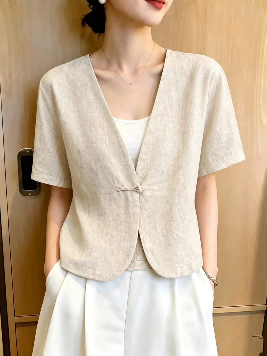 Minimalist Summer Design Short Sleeve V-Neck Shirt Versatile Fashionable Korean Style Commute Straight Cut Button Detail Shirt