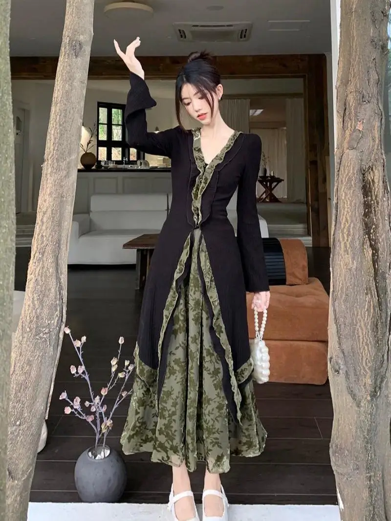 

New Chinese Style Suit V-neck Spliced Long-sleeved Cardigan Women's Suit Autumn French Elegant Elastic Waist Skirt Two-piece Set