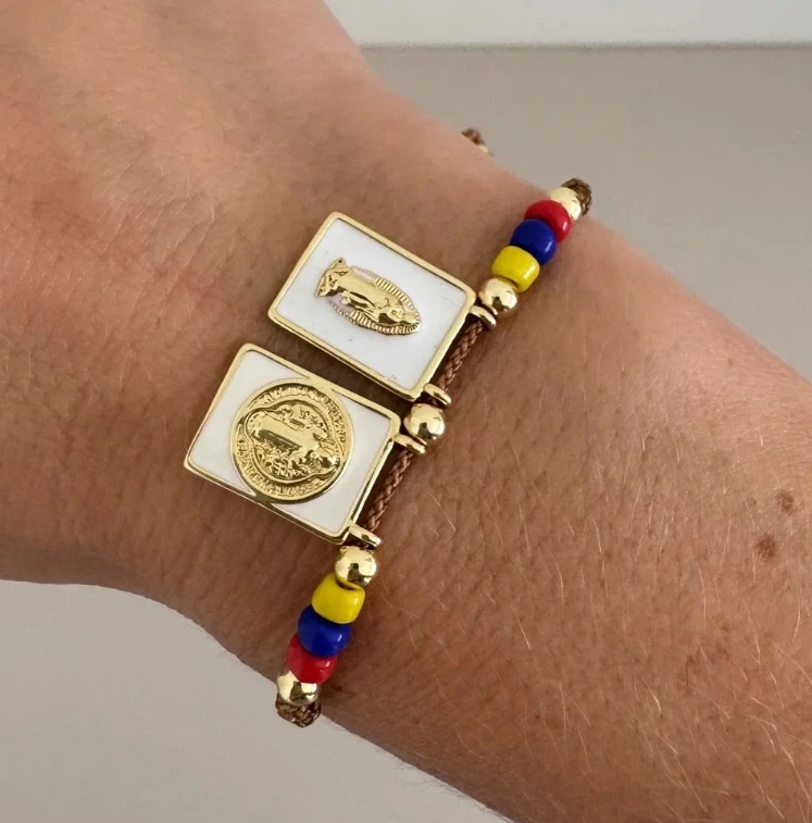 أساور ESCAPULARIO المصنوعة يدويًا للنساء ، مجوهرات عصرية ، خيوط دينية ، غوادالوبي ، العذراء سان بينيتو ، هدايا المهرجان