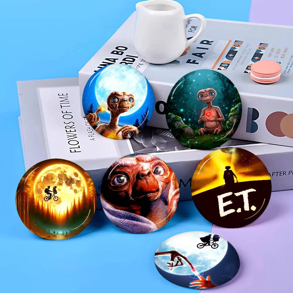 E.T. The Extra-Terrestrial Movie New  Brooches Soft Button Pin Funny Silly Gnarpy on A Skateboard Meme Badge Gamer Collection