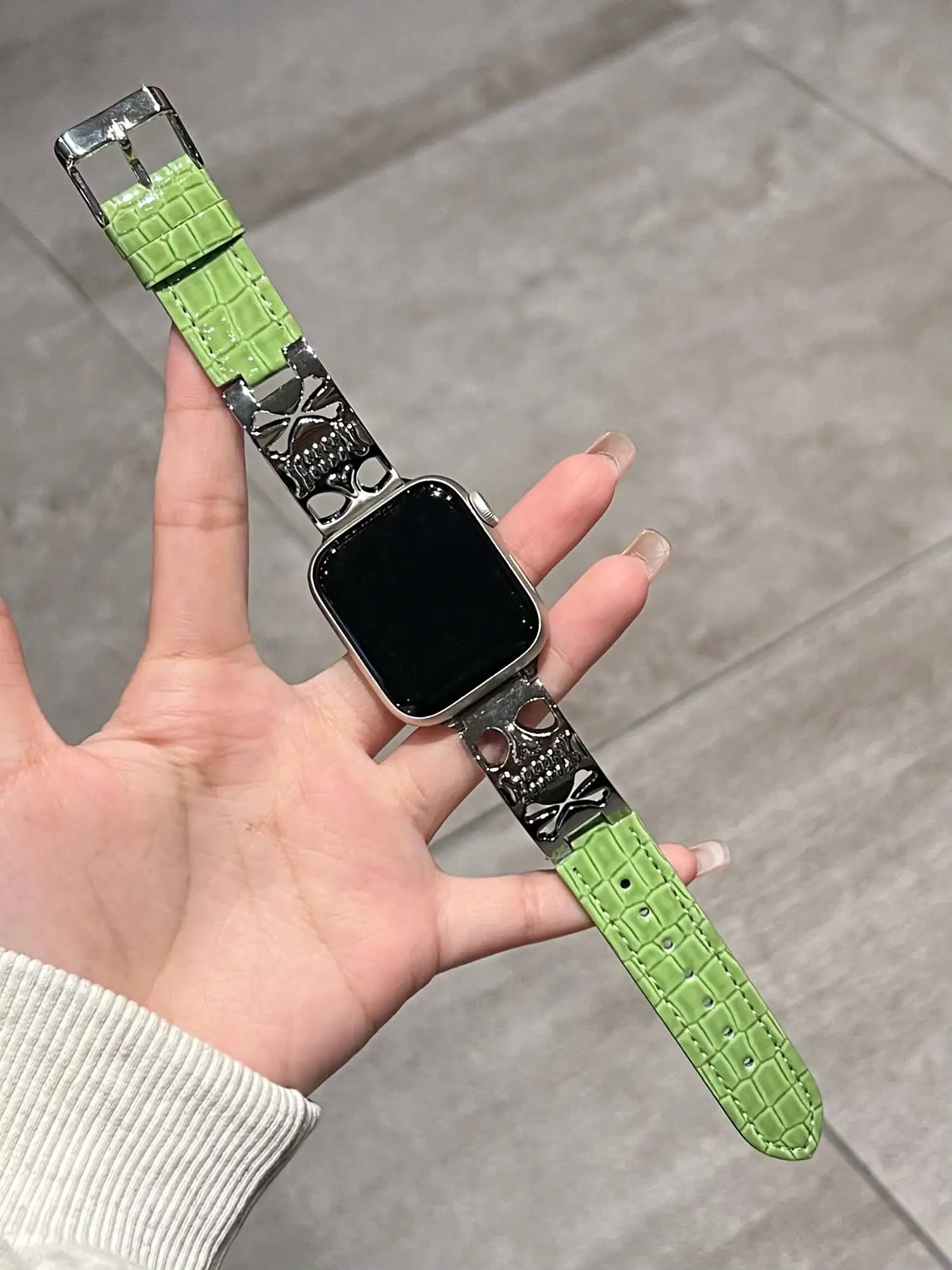 Schönes Totenkopf-Lederarmband für Apple Watch Damen 38mm 40mm 41mm 42mm 44mm 45mm 46mm 49mm