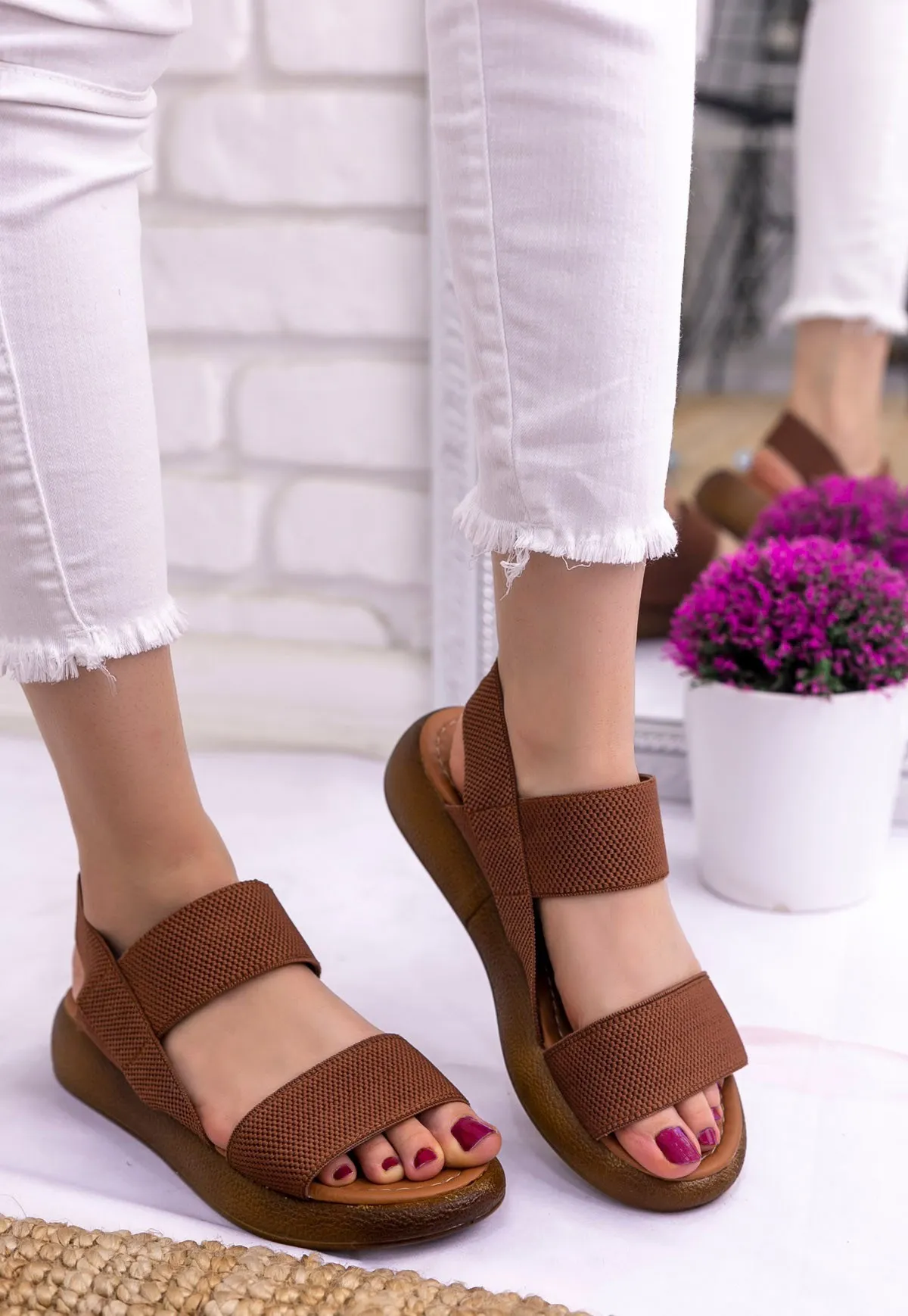 Margine taba tabanlı sandalet