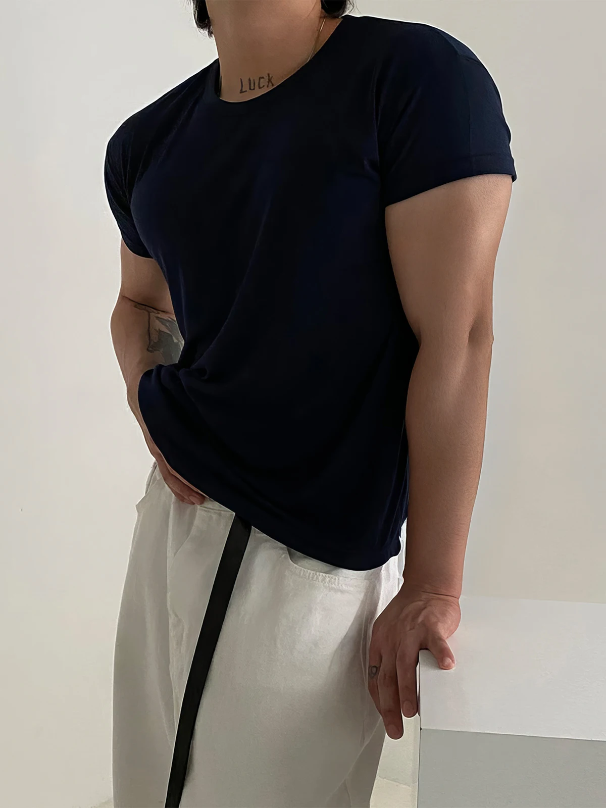 

Корейская мужская футболка Slim Fit с круглым вырезом и коротким рукавом для занятий спортом на открытом воздухе, дышащая, с эластичными манжетами