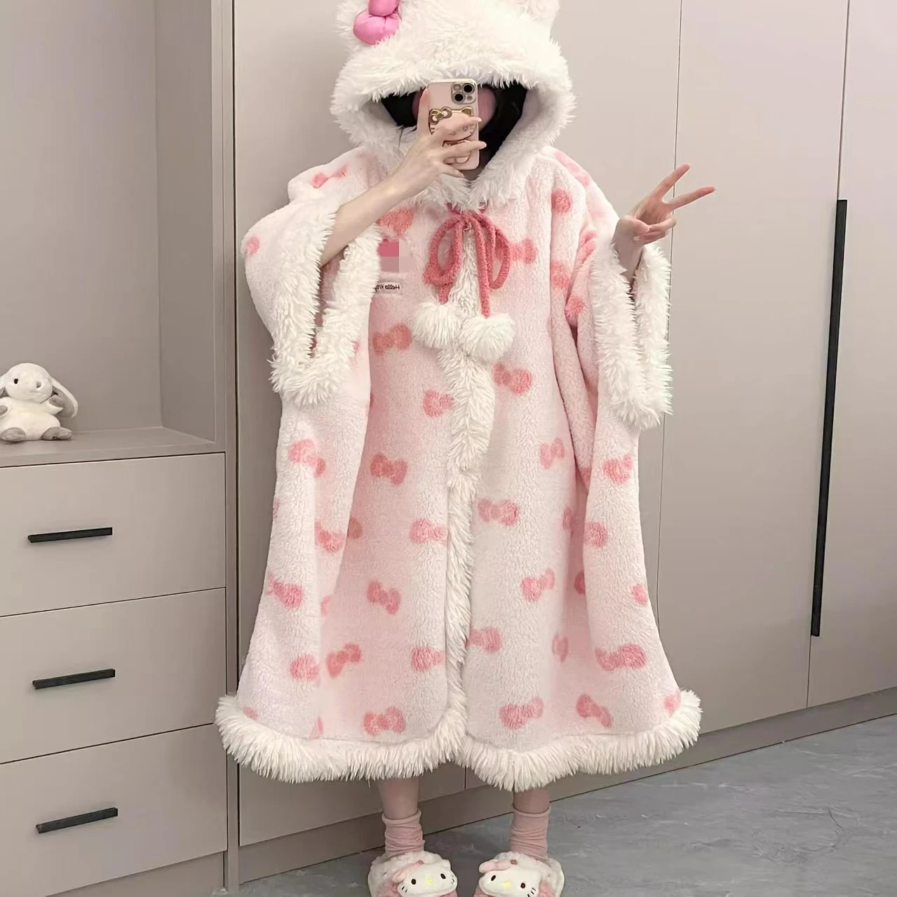 Autumn and Winter New Pajamas Robe Winter Girls Sweet Wind Cape Plush Ladies Pajamas Homewear Coral Velvet Robe Homewear