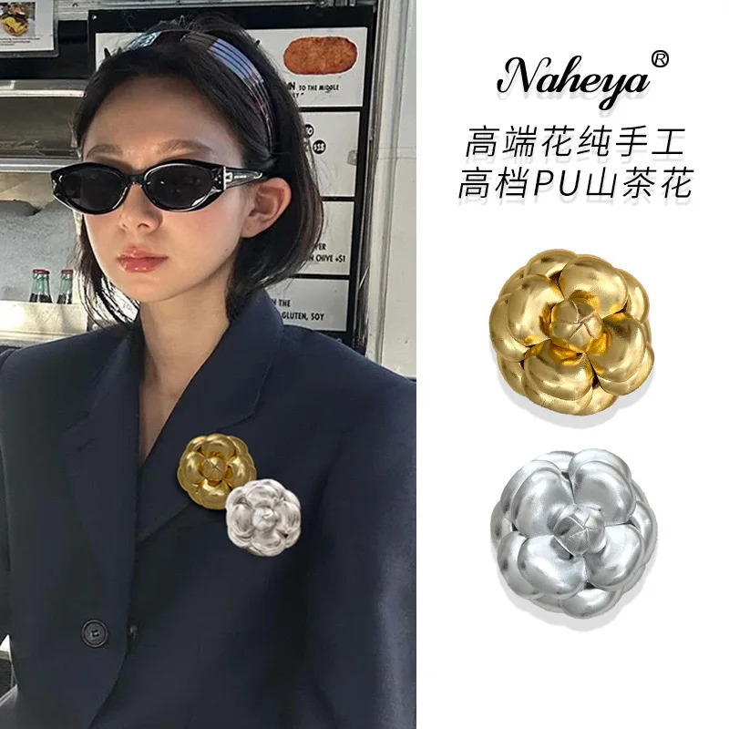 Women\'s Camellia Leather Rose Flower Brooch High-end Luxury Temperament Unique Suit Lapel Pin Dress Chest Flower