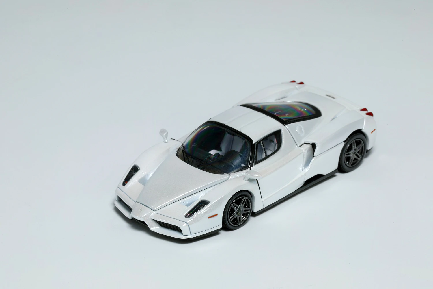 **Pre-order **Kingmodel 1:64 ENZO Metallic white Diecast Model Car