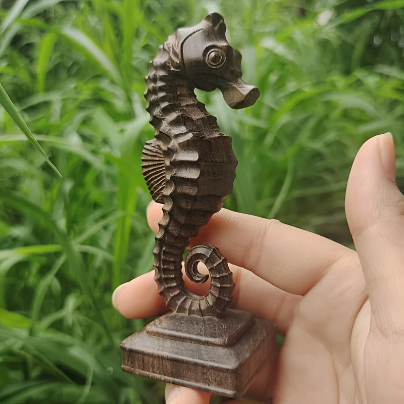 Seahorse Sculpture Ornament, Ocean-Themed Decoration with Coiled Tail, Zen-Inspired Study and Living Room Decoration, Creative Birthday and Housewarming Gift