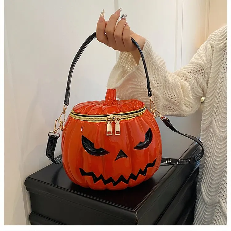 

Creative Chain Shoulder Bag, Convertible Crossbody Strap, Textured Finish, Distinctive Everyday Accent, New 2026