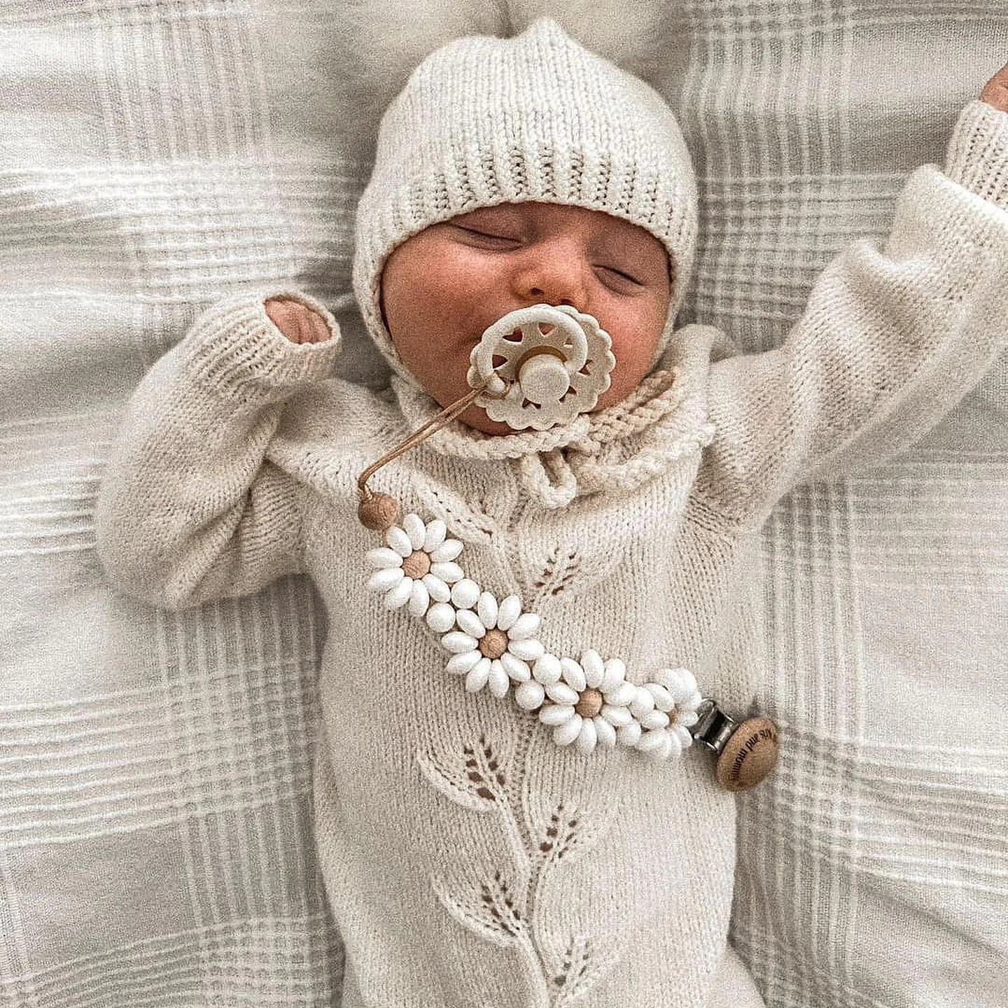 

Baby Beech Round Pacifier Clip Soothes Baby Sunflower Silicone Bite Teeth Pacifier Chain Baby Accessories