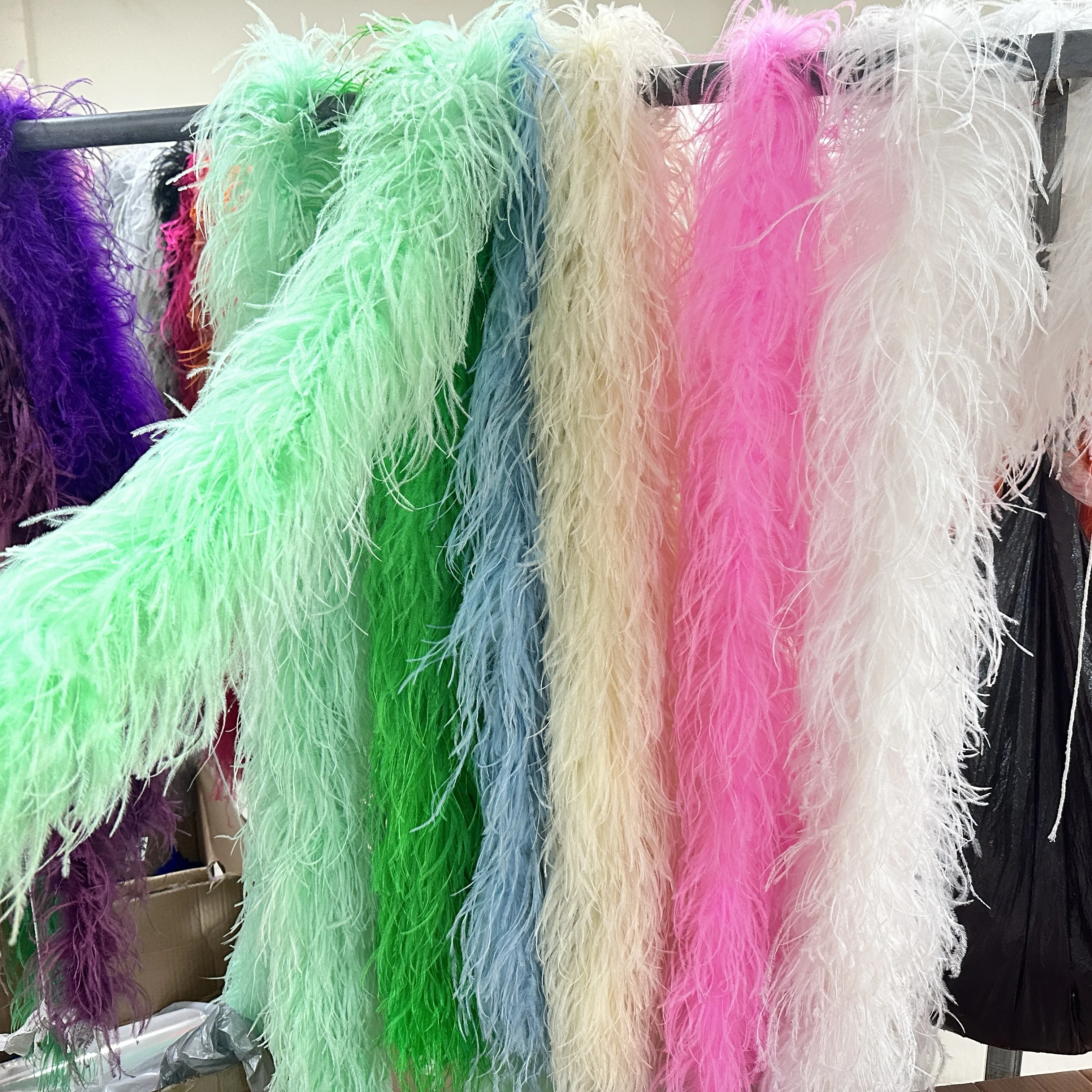 Customize Colorful Ostrich Feathers Boa Scarf Colored Ostrich Boa Fluffy Feather Shawl Trimming for Clothig Sewing Wedding Decor