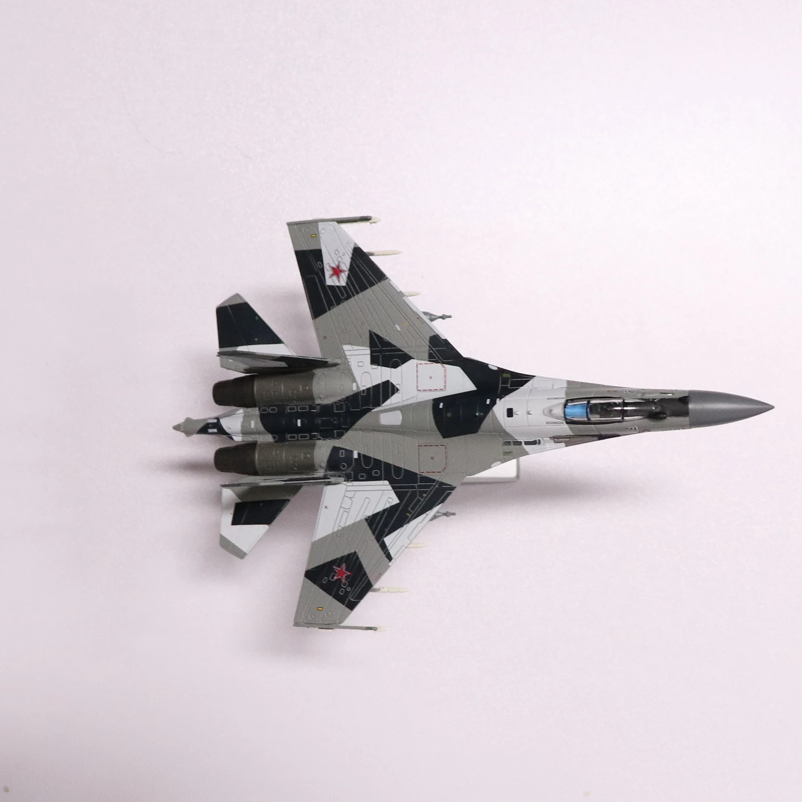 1/100 Russian SU-35 Fighter Diecast Aircraft with Stand Metal Plane Model for Dispaly Show Shelf Decoration Collection Gift