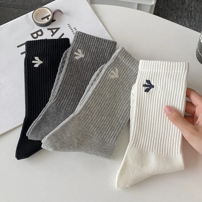 الرجال الجوارب جديد الخريف بسيط بلون جوارب رياضية غير رسمية الرجال تنفس امتصاص العرق مطاطا الجوارب الطويلة التطريز يوميا #2