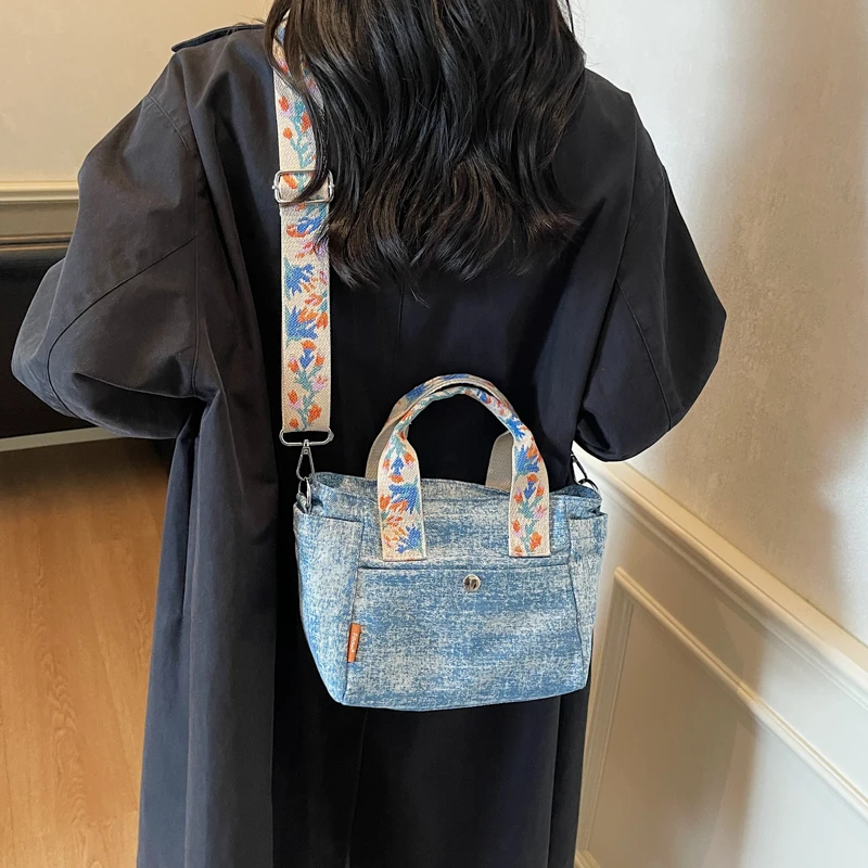 

Minimalist Elegant Diaper Bag Women's Luxury Crossbody Handbag Designer Vintage Tote Leather For A Classy And Chic Look