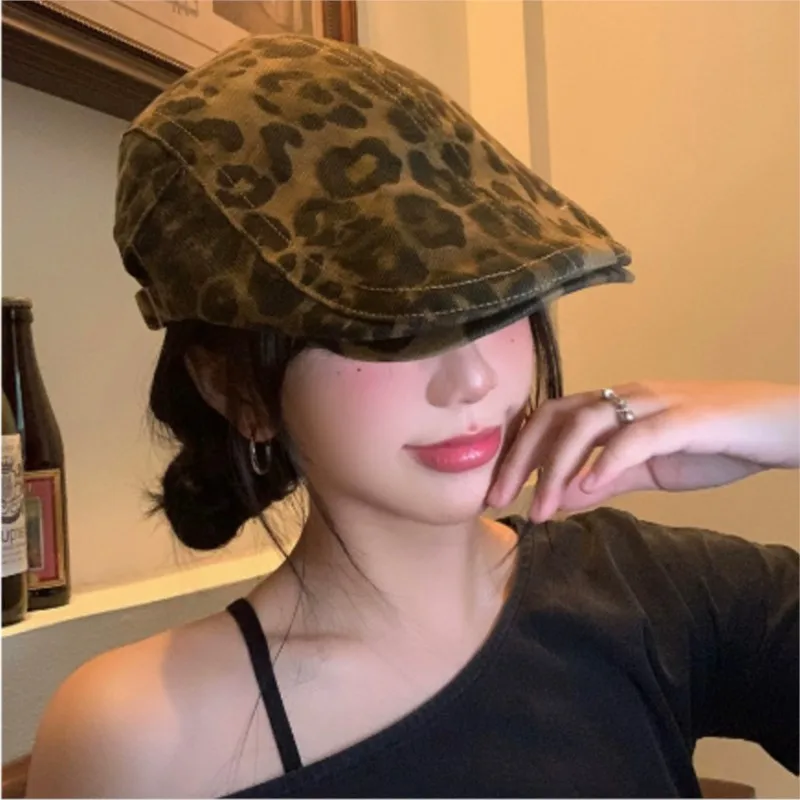 The hot girl's forward hat a niche large-headed beret for women is versatile and face-enhancing small