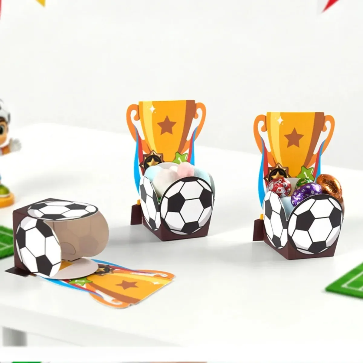10-50 Stück Cartoon-Fußball-Trophäen-Geschenkverpackungen Kinderparty-Desserttisch Geburtstagszubehör Fußball-Themen-Süßigkeitenbox – Detail 3