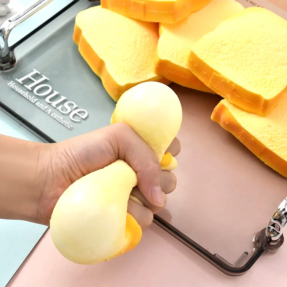 Water-sensitive toast pinch music office decompression flour toast  hand pinch vent,stress relief toys