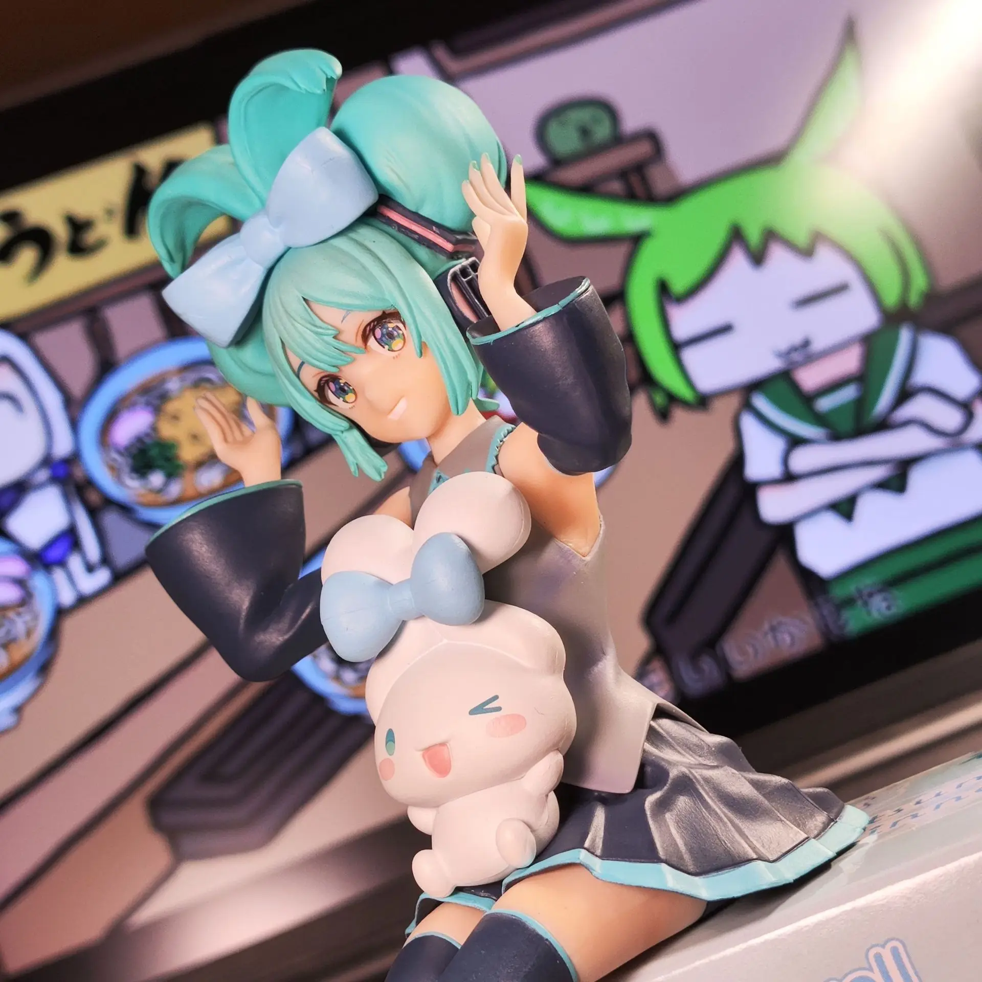 Hatsune Miku Cinnamon Miku Sitting Pose Instant Noodle Lid Holder Big-Eared Miku PC and Car Figure