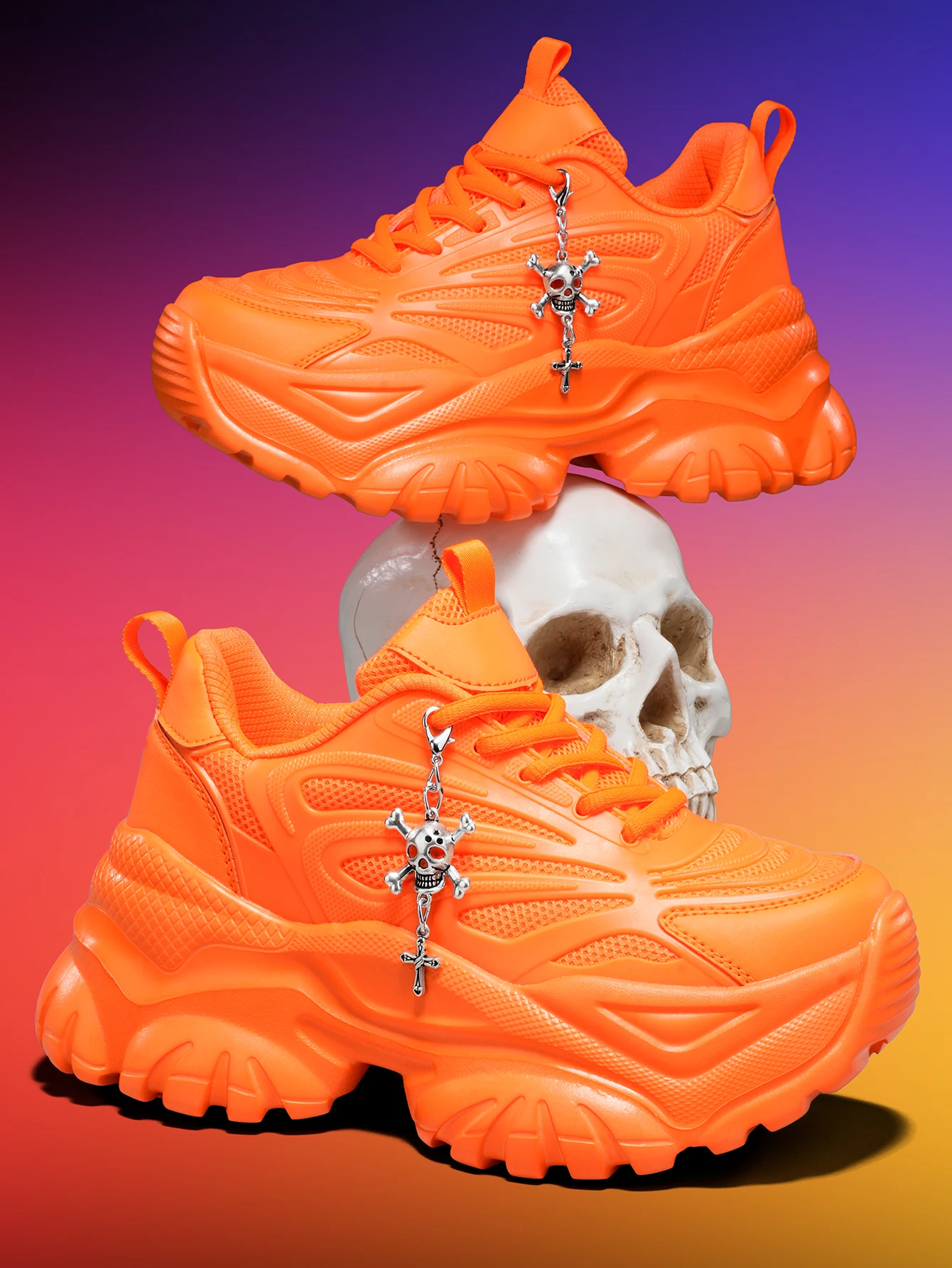 Damen-Outdoor-Allwetter-Modische Dad-Schuhe, Eva-Leichtgewicht-Sneaker mit dicker Sohle und 7 cm Absatzhöhe, orangefarbene Sportschuhe mit abnehmbarem silbernen Kreuz- und Totenkopf-Anhänger im Halloween-Punk-Stil, vielseitig einsetzbar für den täglichen Arbeitsweg und Fitness – Detail 10
