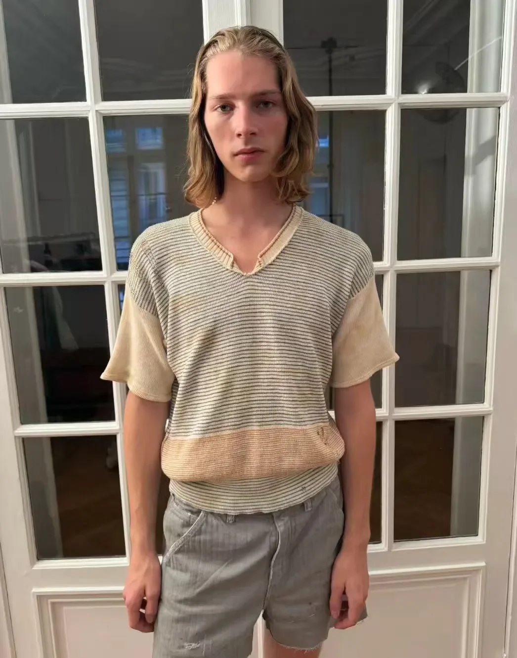ER/D 25ss HereComes V-neck spoiled distressed short-sleeved sweater