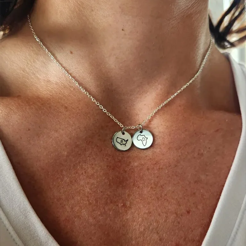 

Круглый кулон из нержавеющей стали по индивидуальному заказу, выгравированная карта страны и буквы, сувенир для учебных поездок, путешествий, индивидуальный подарок